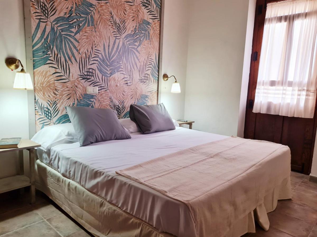 Hostal La Colonial Madrigal de la Vera Exteriör bild