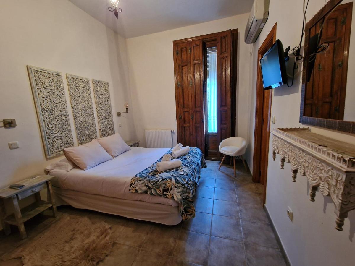 Hostal La Colonial Madrigal de la Vera Exteriör bild