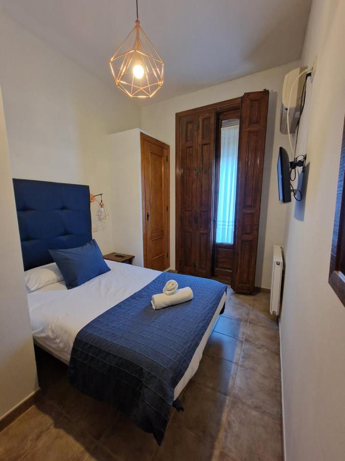 Hostal La Colonial Madrigal de la Vera Exteriör bild