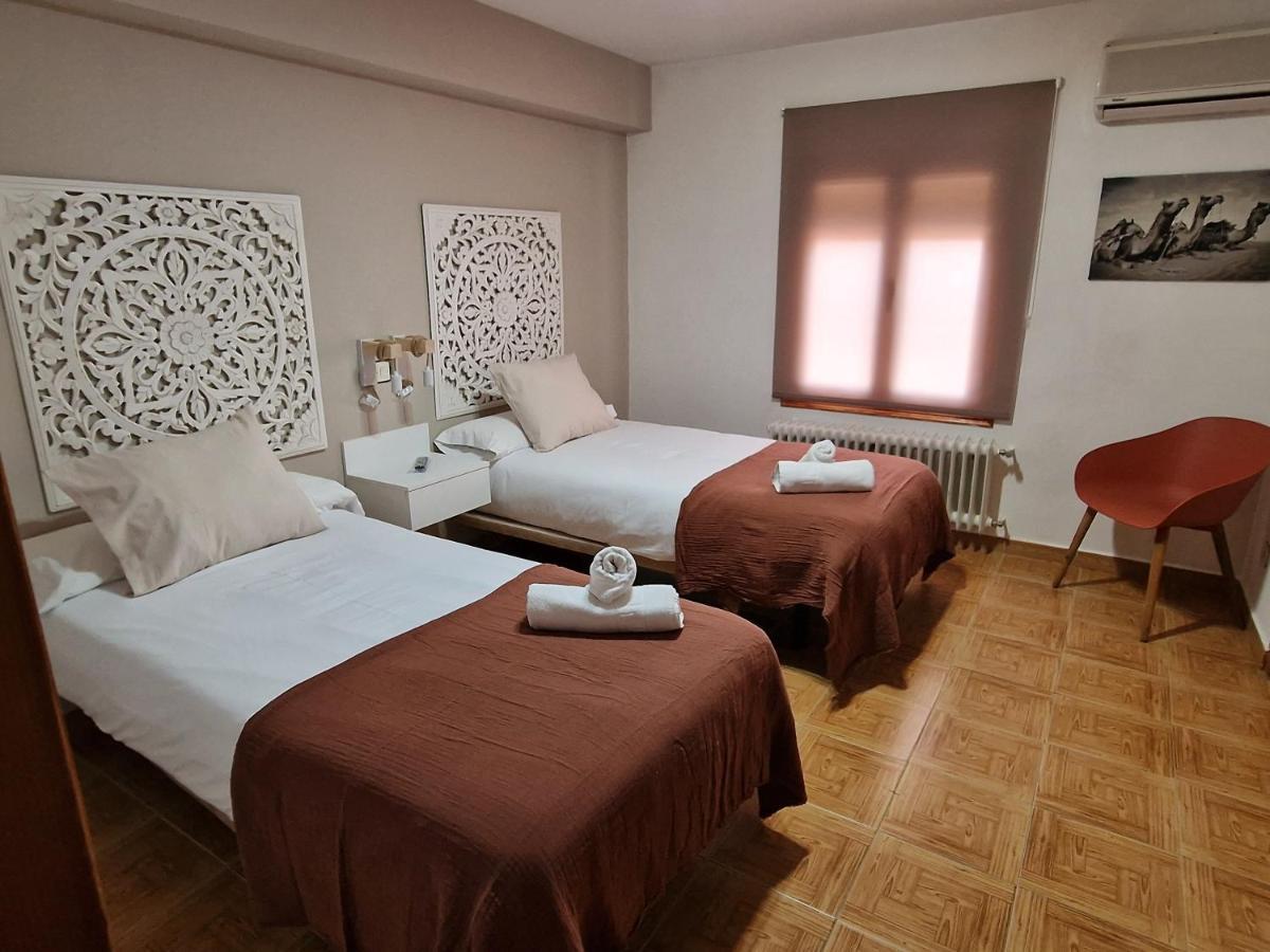 Hostal La Colonial Madrigal de la Vera Exteriör bild