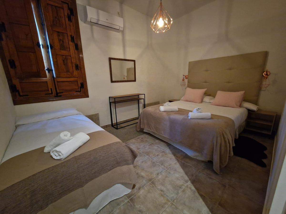 Hostal La Colonial Madrigal de la Vera Exteriör bild