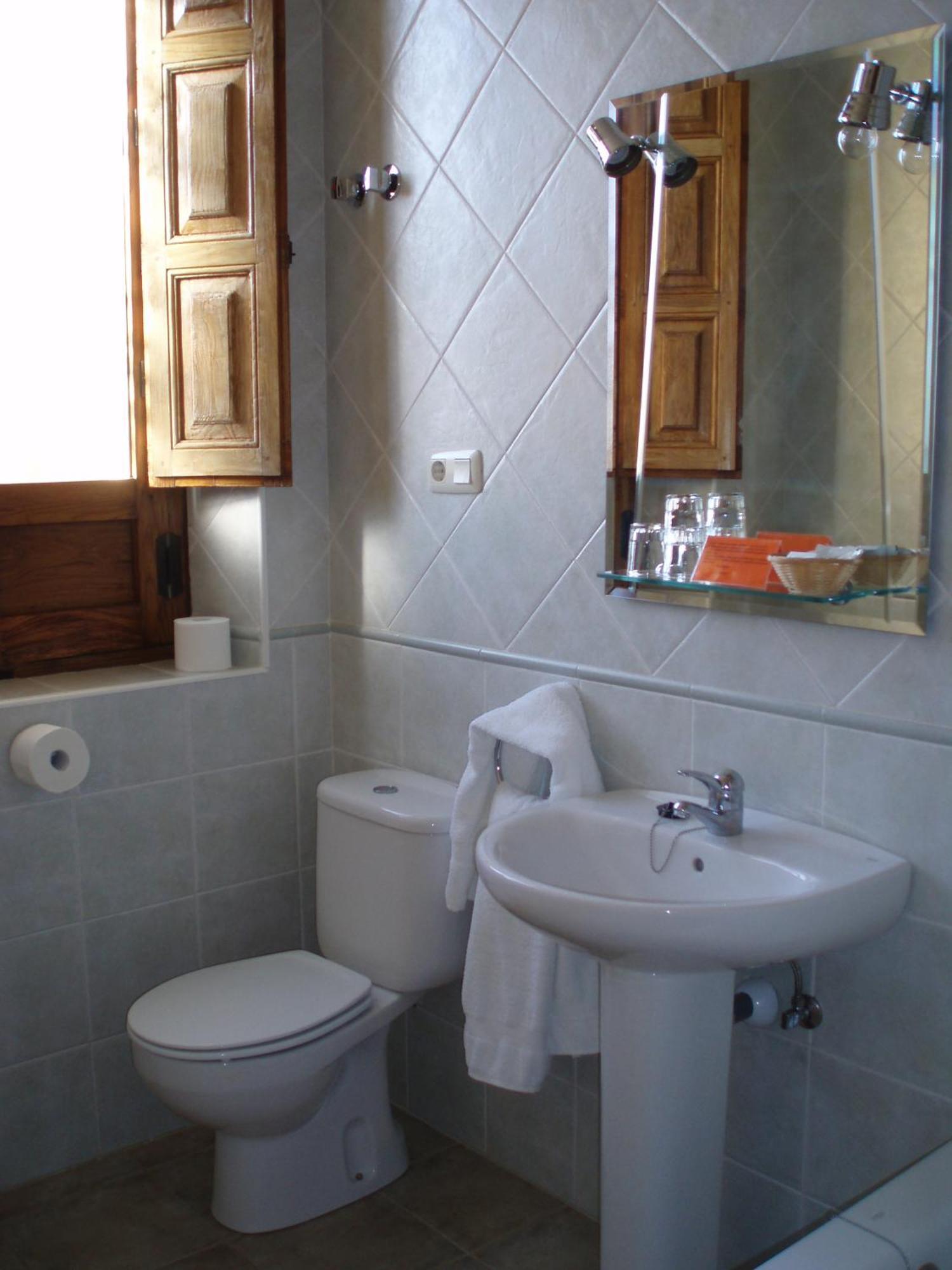 Hostal La Colonial Madrigal de la Vera Exteriör bild