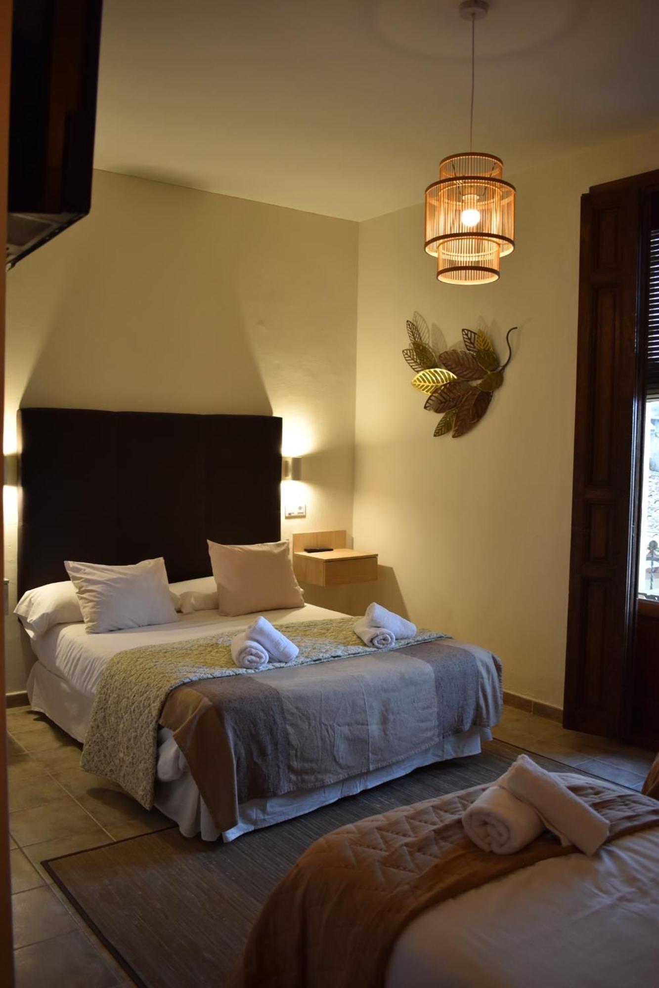 Hostal La Colonial Madrigal de la Vera Exteriör bild