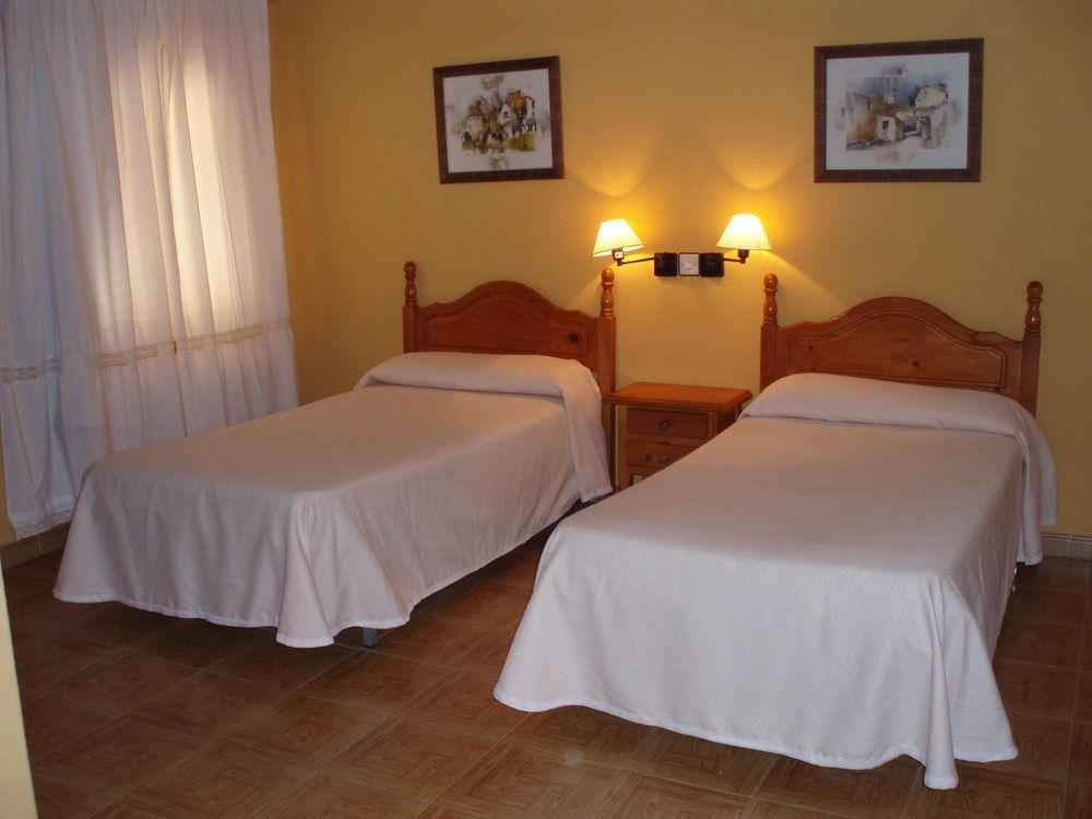 Hostal La Colonial Madrigal de la Vera Exteriör bild